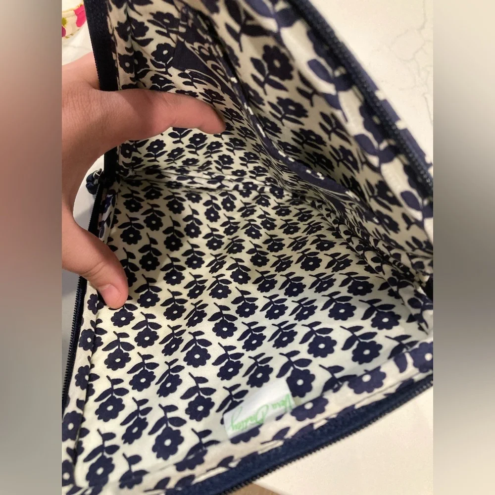 Vera Bradley navy blue white flower quilted padded tablet case sleeve organize